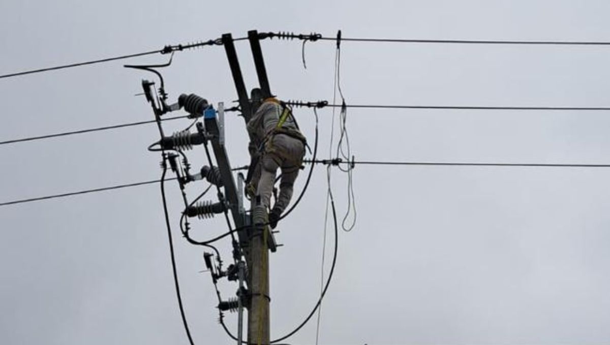 CFE trabaja constantemente para que todos los habitantes de la Península de Yucatán vuelvan a tener luz