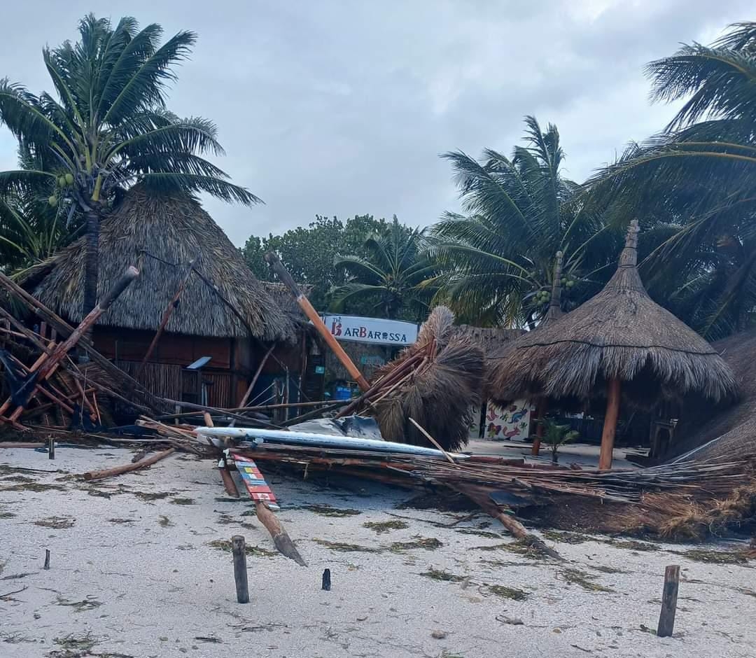 Los estragos del frente frío 32 dejaron así la isla de Holbox