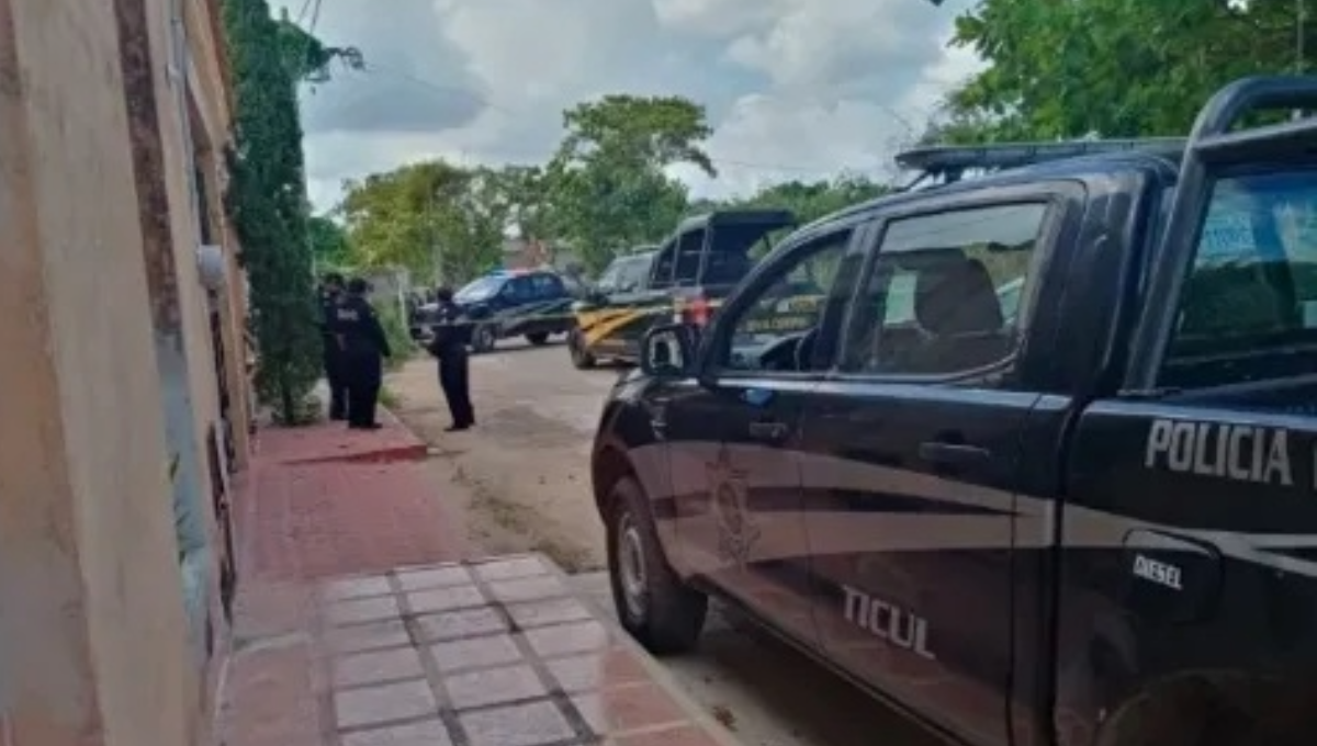 Tras confirmarse el deceso, los oficiales delimitaron el domicilio y dieron parte a las autoridades ministeriales