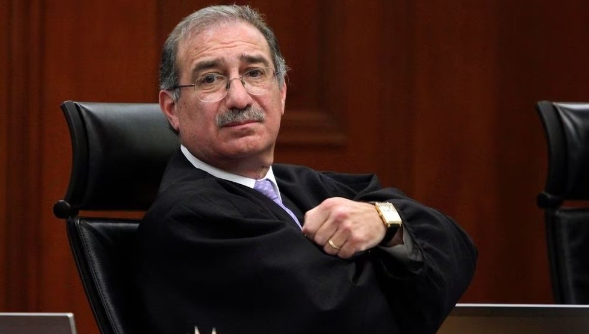 Andrés Manuel López Obrador señaló este miércoles, que “se justifica” que los legisladores de Morena impulsen un juicio político en contra del ministro Alberto Pérez Dayán
