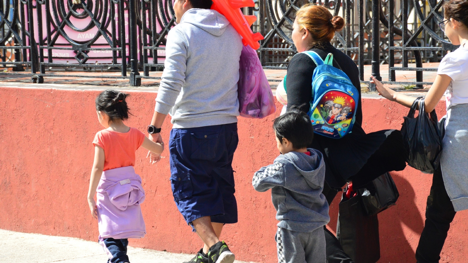 Durante el transcurso del día las temperaturas máximas oscilarán entre los 23 y 27 grados Durante el transcurso del día las temperaturas máximas oscilarán entre los 23 y 27 grados