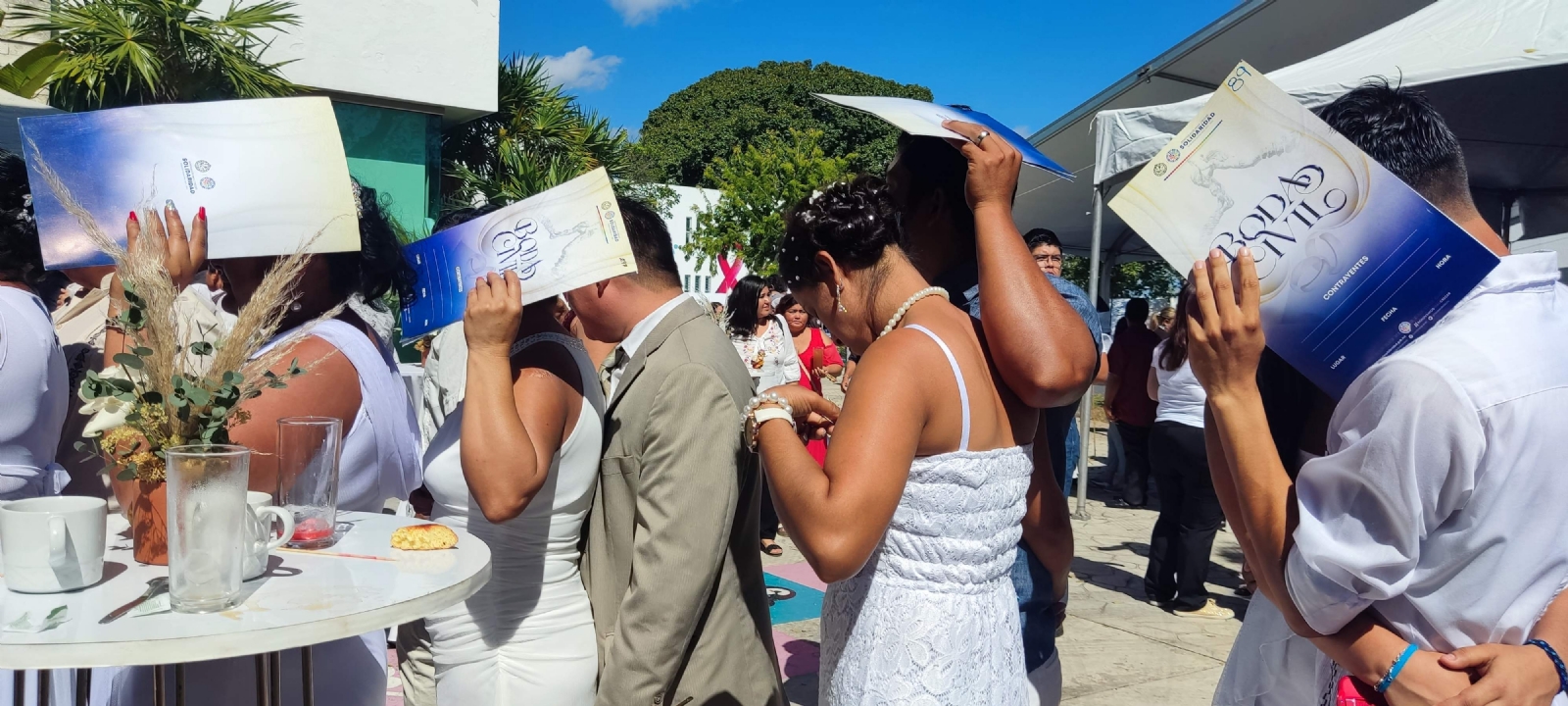 Tienen la ilusión de contraer nupcias, ya que este viernes es el último día para registrase. Tienen la ilusión de contraer nupcias, ya que este viernes es el último día para registrase.