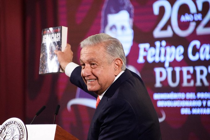 Este miércoles el Presidente de la República presentó su nuevo libro "¡Gracias!" y leyó el prólogo del mismo Este miércoles el Presidente de la República presentó su nuevo libro "¡Gracias!" y leyó el prólogo del mismo