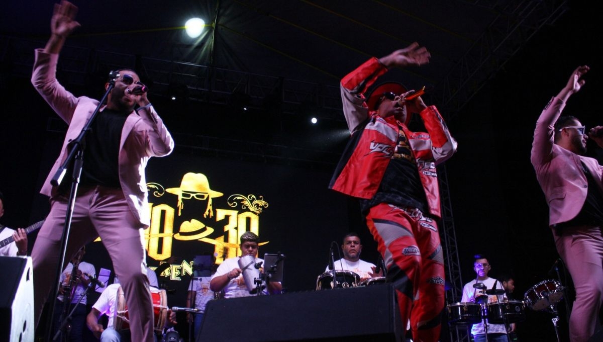 Merenglass ofreció un concierto durante la Quema del Mal Humor en Mérida