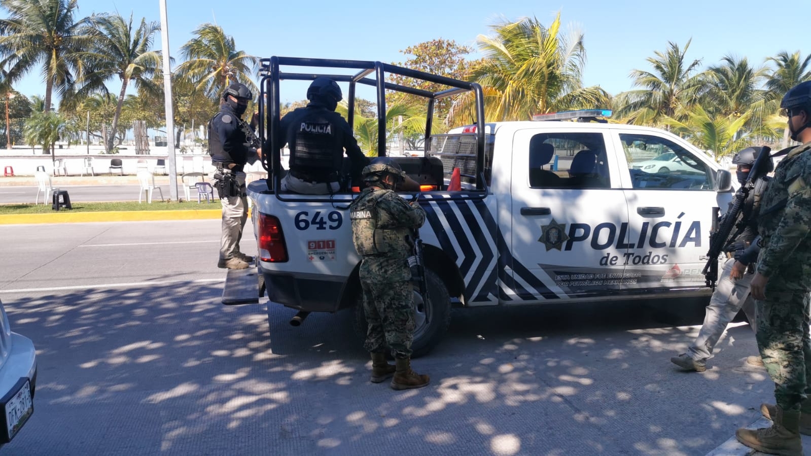 Al ver la presencia policial, el sujeto corrió rápidamente para ingresar a un domicilio
