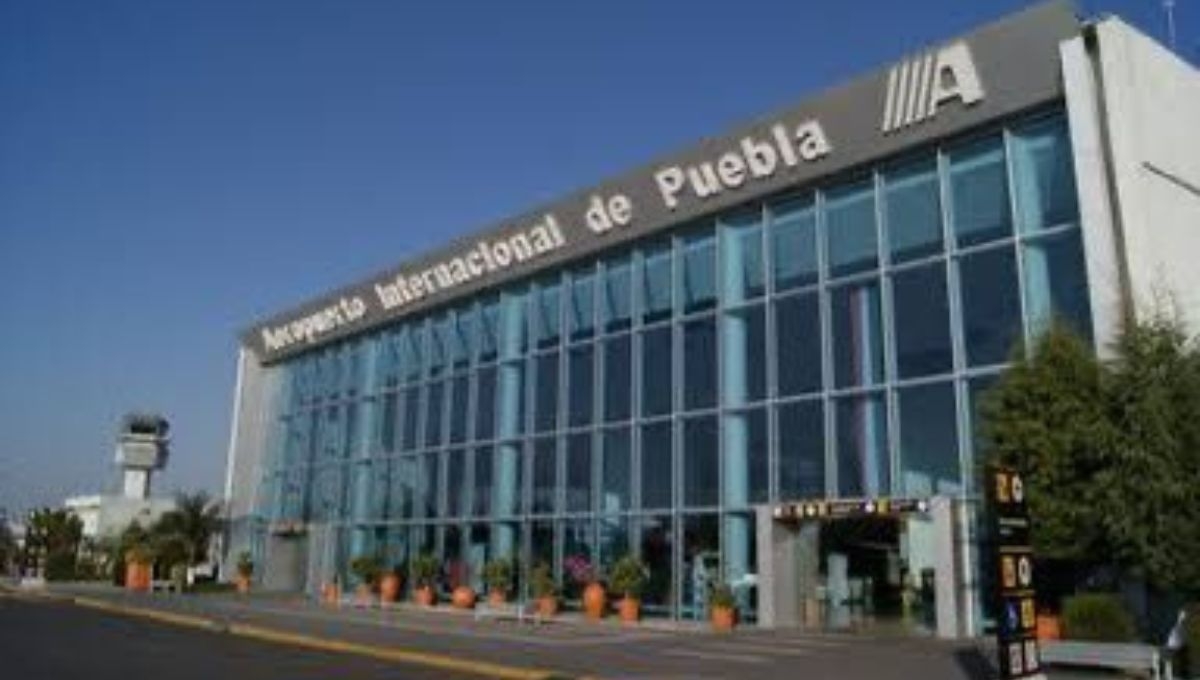 Las operaciones en el Aeropuerto Internacional de Puebla, Hermanos Serdán, están suspendidas este viernes desde las 07:00 hrs por la caída de ceniza Las operaciones en el Aeropuerto Internacional de Puebla, Hermanos Serdán, están suspendidas este viernes desde las 07:00 hrs por la caída de ceniza