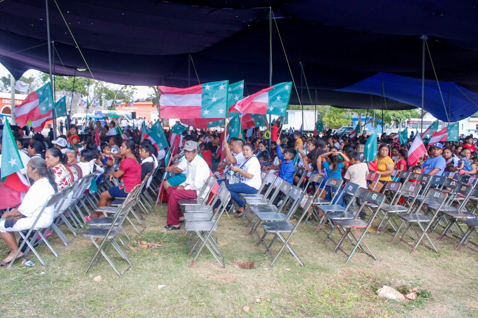 Renán Barrera inicia su campaña en Tahdziú con un deslucido evento