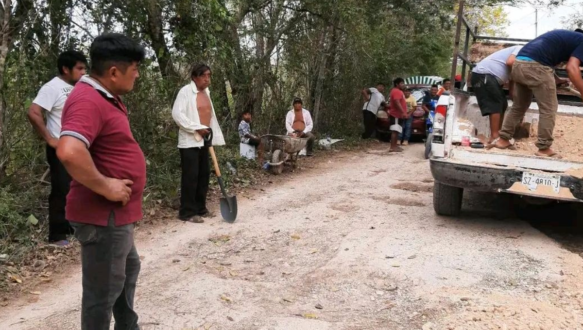 Los habitantes de las comisarías de Bolmay y Lolbe se turnaron en grupos para ir avanzando las mejoras del tramo Los habitantes de las comisarías de Bolmay y Lolbe se turnaron en grupos para ir avanzando las mejoras del tramo