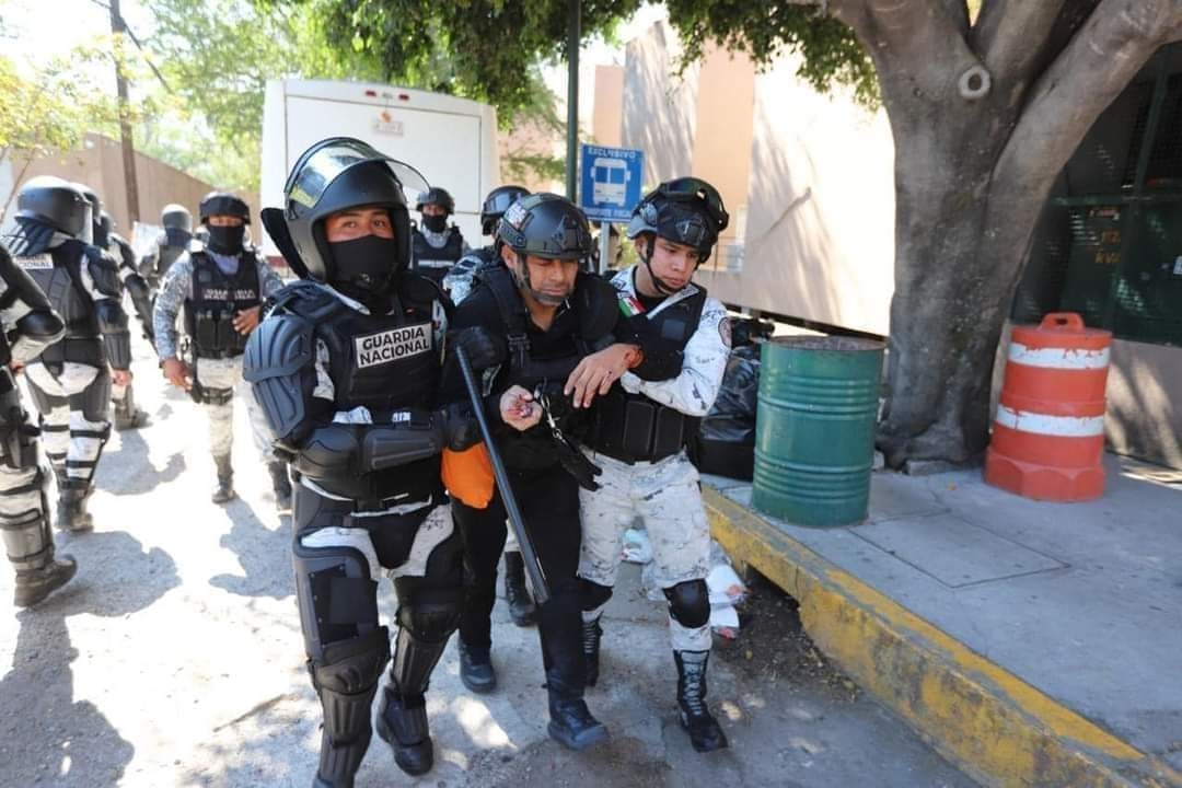 Elementos de la Guardia Nacional heridos durante el ataque a las instalaciones de la Fiscalía General del Estado de Guerrero, fueron trasladados a la Ciudad de México para su atención
