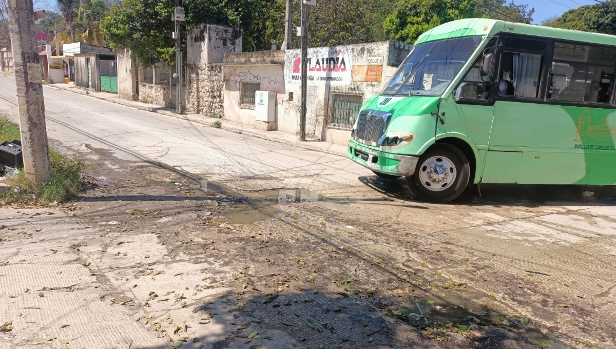 Personal del ayuntamiento acude solo a rellenar baches de las calles principales Personal del ayuntamiento acude solo a rellenar baches de las calles principales