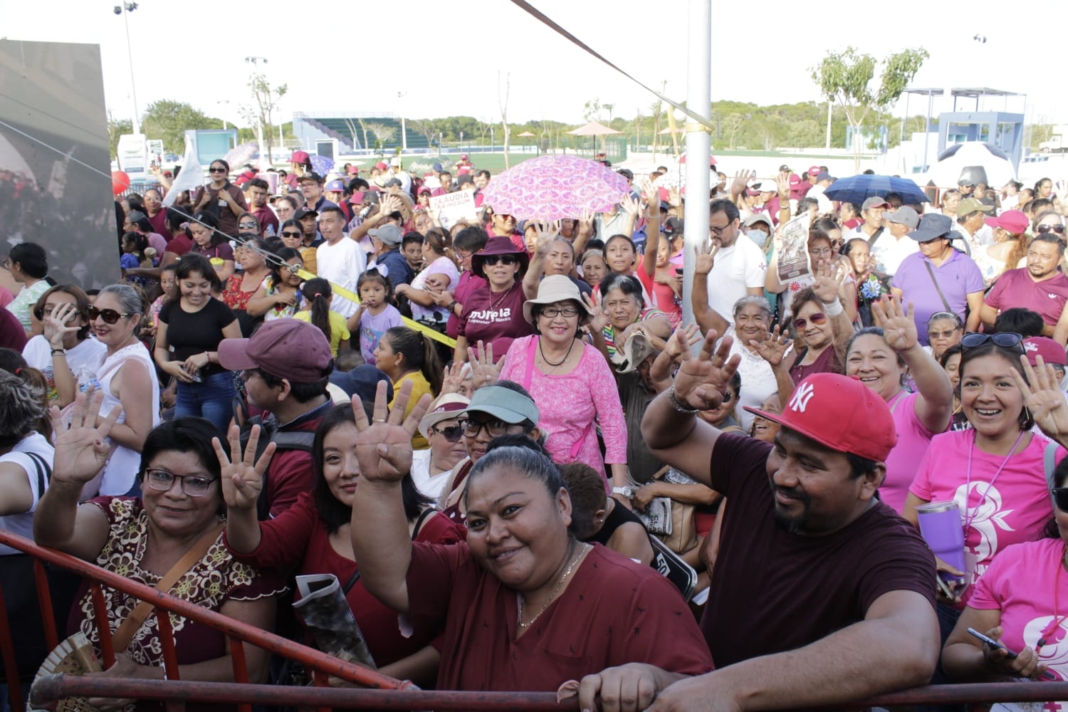 Son miles de personas quienes esperan a la candidata Claudia Sheinbaum en Progreso