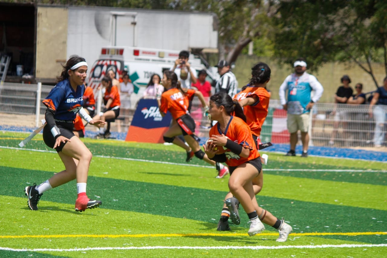 Las yucatecas de tochito bandera continúan esforzándose en el campeonato