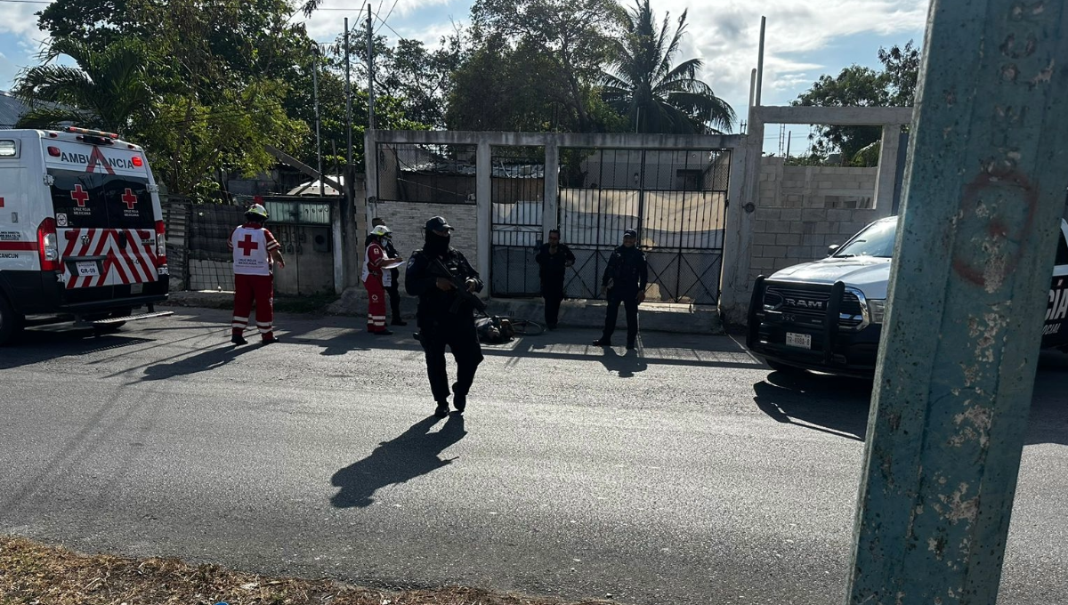 Hombre se desvanece y muere en plena avenida Costa Maya en Cancún