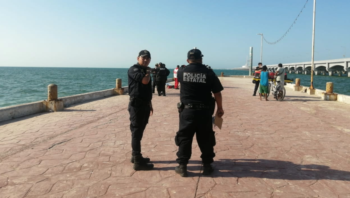 Sólo su amigo pudo ser salvado por algunas personas que ahí se encontraban