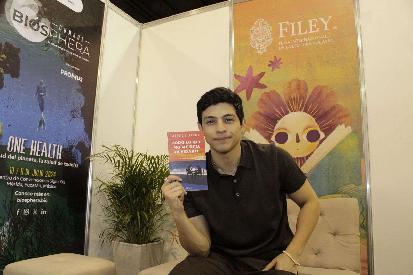 Alberto Villarreal es autor de seis publicaciones, ahora es booktuber y fomenta el gusto por los libros Alberto Villarreal es autor de seis publicaciones, ahora es booktuber y fomenta el gusto por los libros