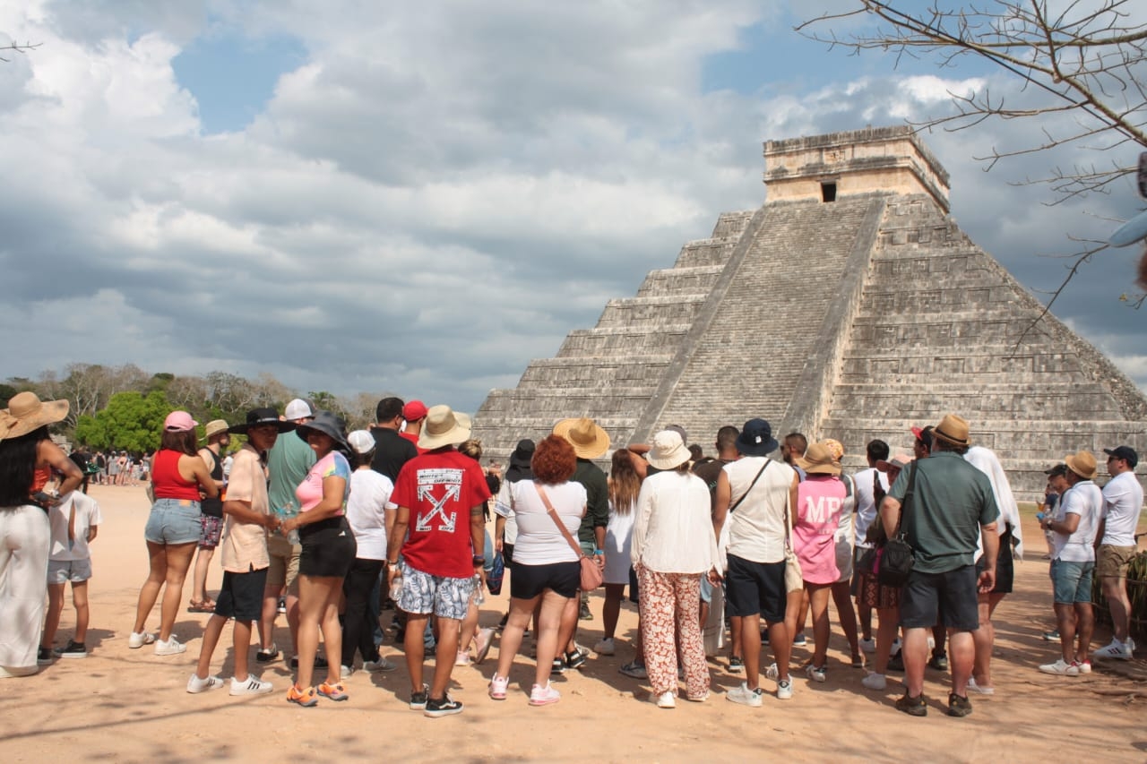 Se espera la visita de casi 15 mil personas en Chichén Itzá Se espera la visita de casi 15 mil personas en Chichén Itzá
