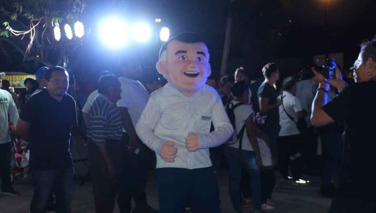 Esta es la botarga de Renán Barrera
