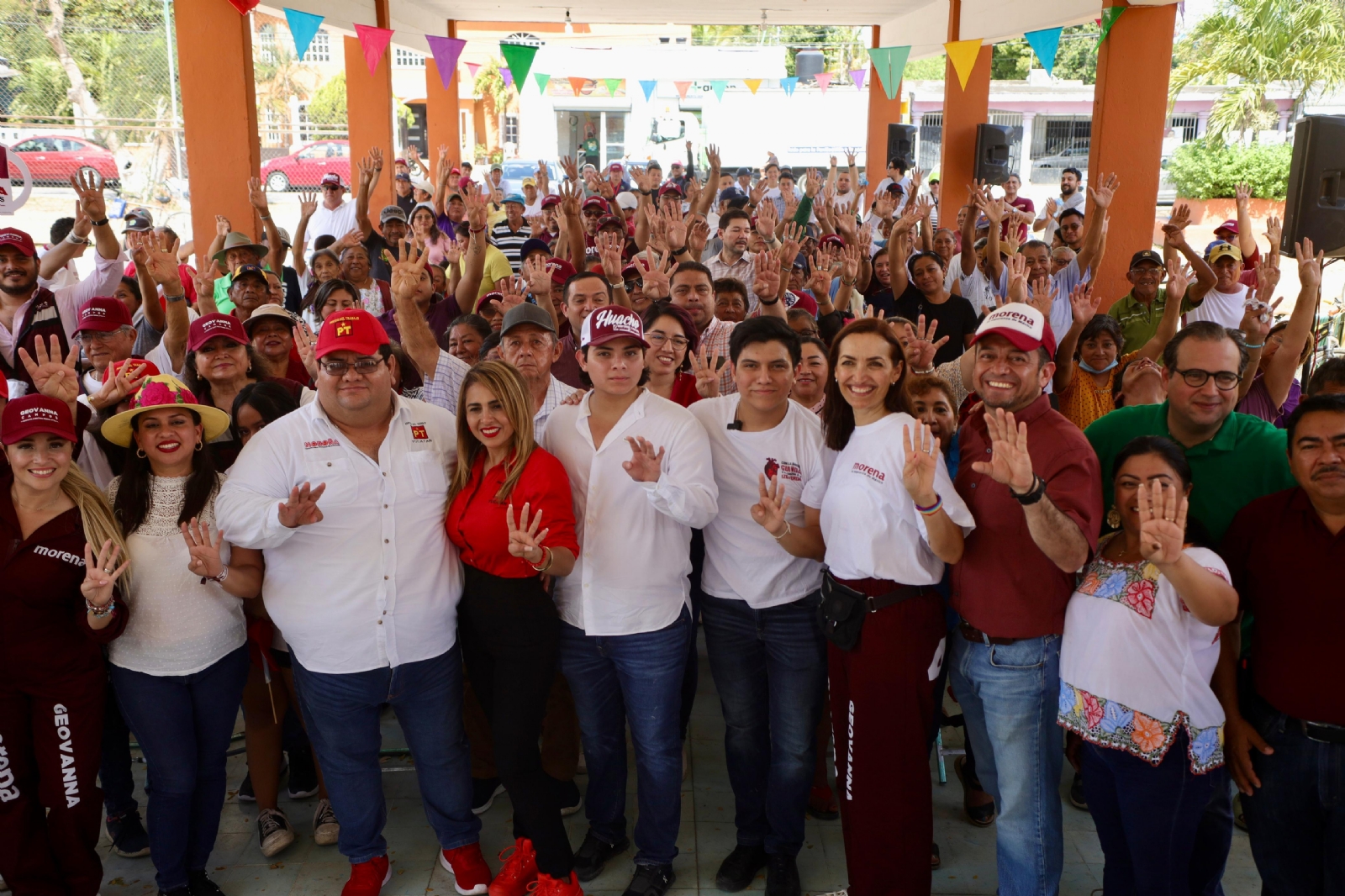 Segundo día de campaña de Joaquín “Huacho” Díaz Mena en Yucatán Segundo día de campaña de Joaquín “Huacho” Díaz Mena en Yucatán