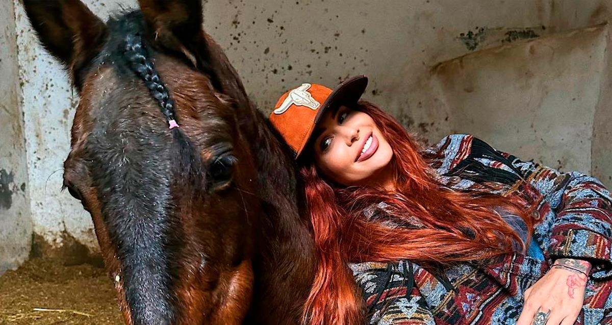 Elena Larrea se ganó muchas enemistades en su labor de rescatar a los equinos del maltrato animal Elena Larrea se ganó muchas enemistades en su labor de rescatar a los equinos del maltrato animal