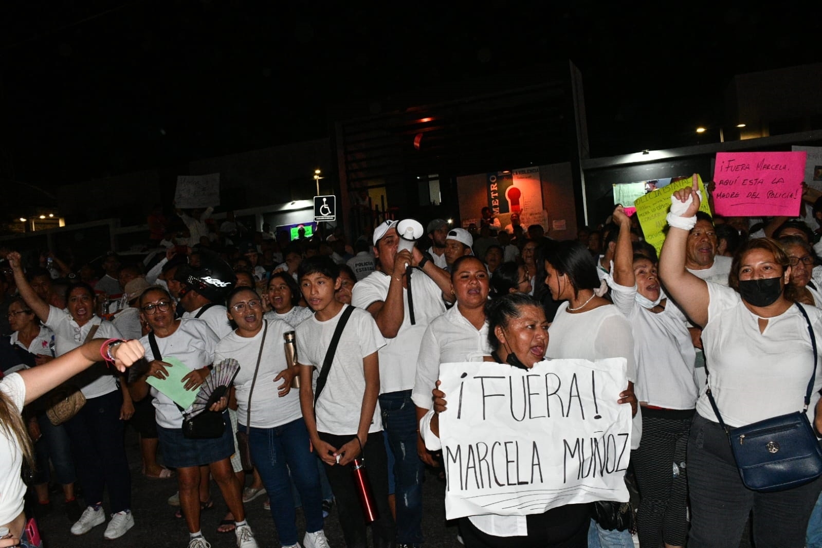 Fueron más de tres mil personas los que asistieron a la manifestación en Campeche Fueron más de tres mil personas los que asistieron a la manifestación en Campeche