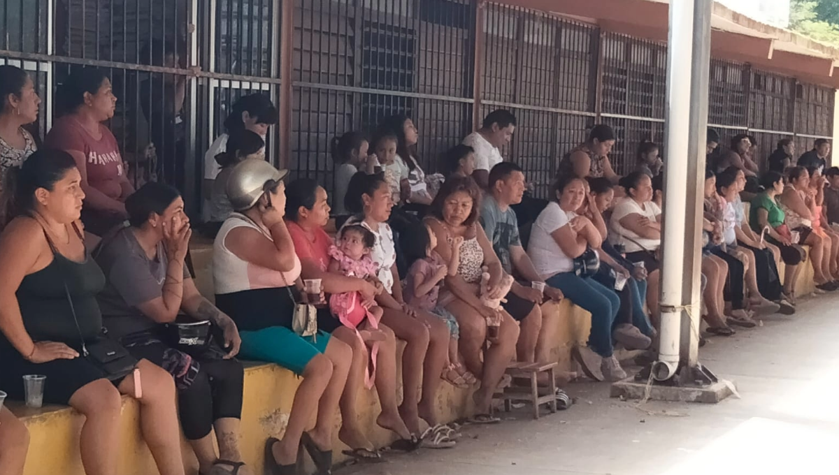 El director de la escuela, Raz Chan señaló que en ningún momento ha desplazado la dirección a los padres de familia del turno