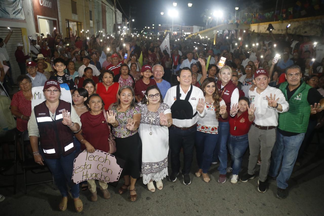 Joaquín Diaz Mena se compromete con la juventud yucateca