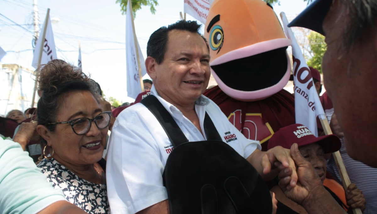 Ahí fue recibido por ciudadanos que quieren que llegue la Cuarta Transformación a Yucatán Ahí fue recibido por ciudadanos que quieren que llegue la Cuarta Transformación a Yucatán