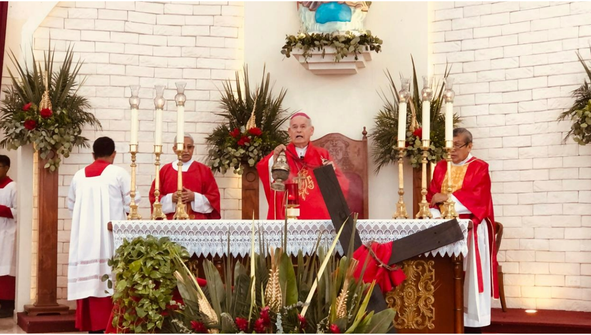 Catedral de Cancún 'rebosa' de feligreses en Domingo de Ramos