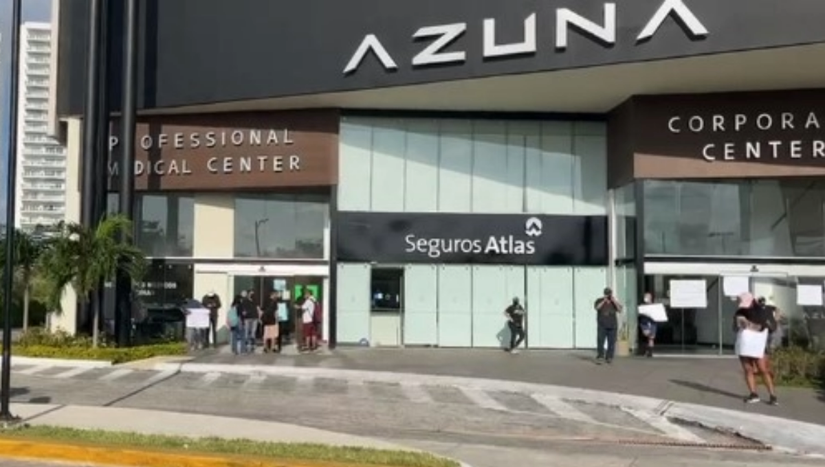 La manifestación continúa desde la mañana de este lunes La manifestación continúa desde la mañana de este lunes