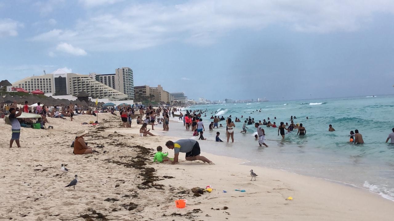 Se registra gran movilidad de personas en las playas de Cancún Se registra gran movilidad de personas en las playas de Cancún