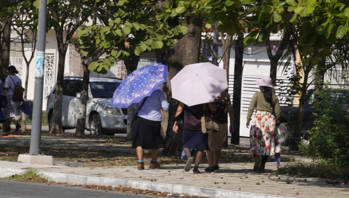 En la capital, los ciudadanos ya resienten las altas temperaturas