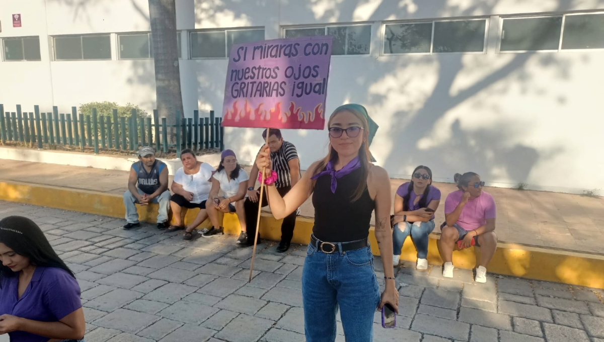 Las mujeres se reunieron la Plaza de la Libertad de Expresión Las mujeres se reunieron la Plaza de la Libertad de Expresión