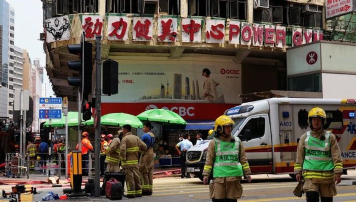Al menos 5 muertos y más de 30 heridos por un incendio en un edificio residencial de Hong Kong Al menos 5 muertos y más de 30 heridos por un incendio en un edificio residencial de Hong Kong