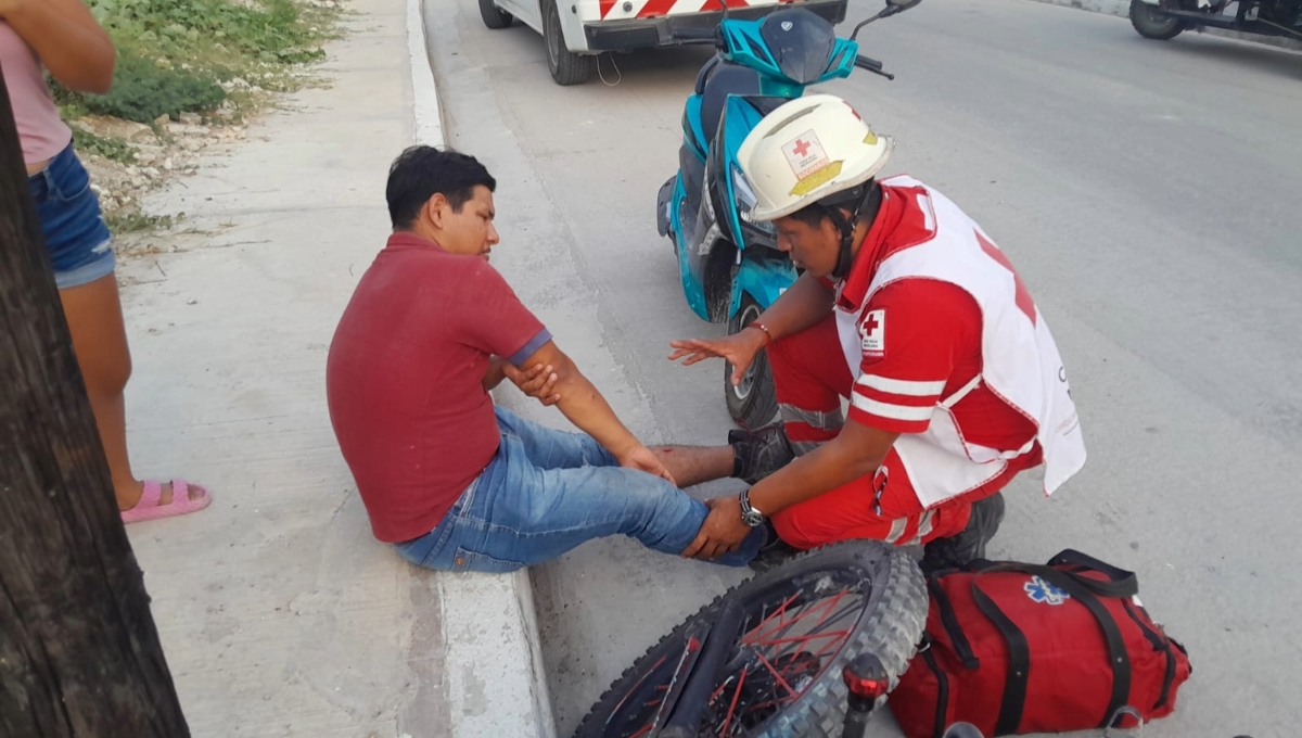 Paramédicos de la Cruz Roja Mexicana auxiliaron al lesionado
