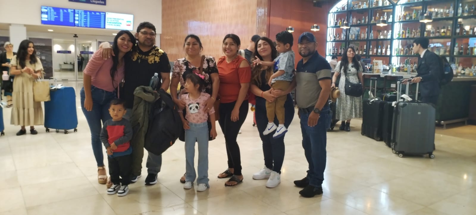 Otro reencuentro fue el de Martín Cauich Sulub, originario de Kancab, comisaría de Tekax, quien vivió en San Francisco por siete años Otro reencuentro fue el de Martín Cauich Sulub, originario de Kancab, comisaría de Tekax, quien vivió en San Francisco por siete años