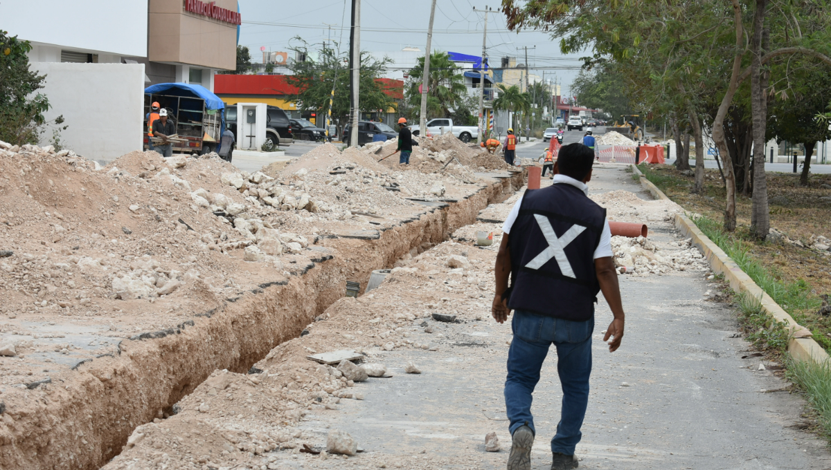 También en la calle hay un pozo de absorción a medias y todos los días brotan aguas negras