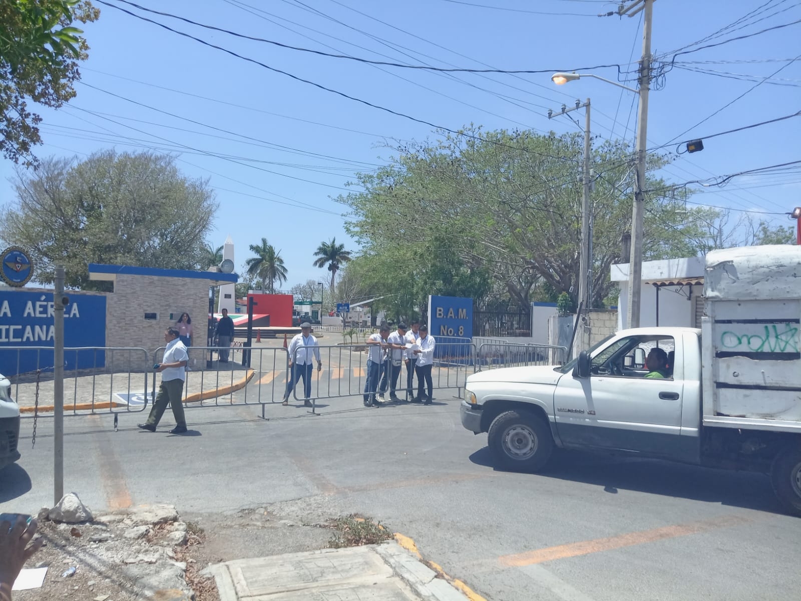AMLO aterrizará en la Base Aérea Militar número 8 de Mérida AMLO aterrizará en la Base Aérea Militar número 8 de Mérida
