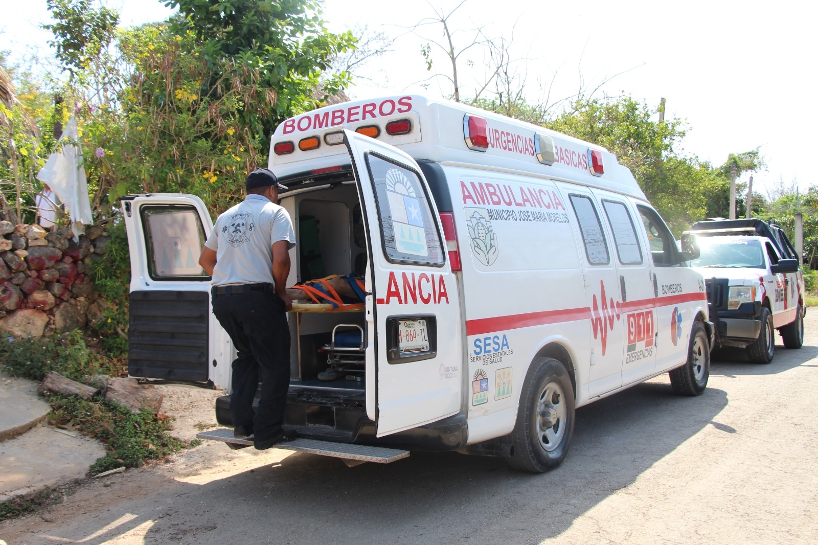Abuelito de 96 años cae en una fosa de casi dos metros en José María Morelos