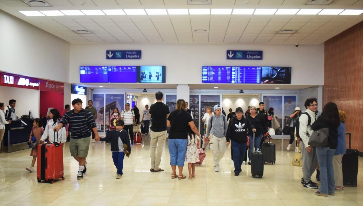En cuanto a las salidas, la primera de ellas se dio a las 7:19 rumbo a Ciudad de México en el 823 de Aeroméxico