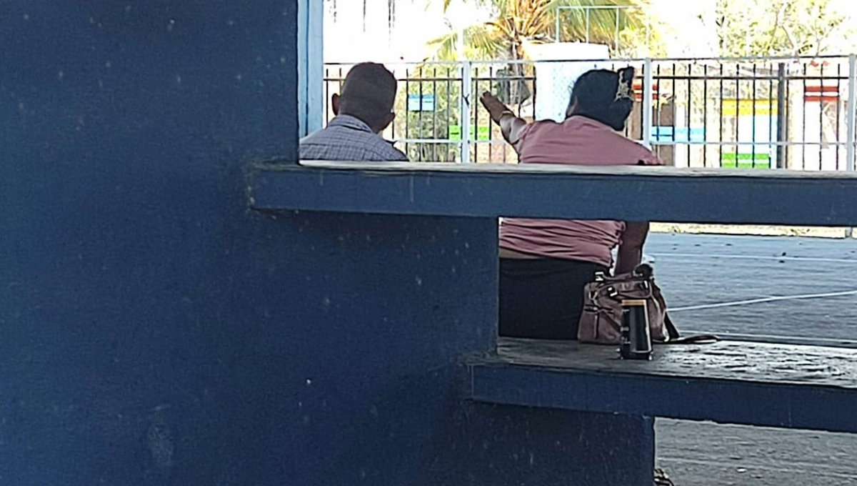 Vecinos denunciaron que un parque en el fraccionamiento Villas del Sol en Playa del Carmen se convierte en un motel clandestino durante las noches y madrugadas Vecinos denunciaron que un parque en el fraccionamiento Villas del Sol en Playa del Carmen se convierte en un motel clandestino durante las noches y madrugadas