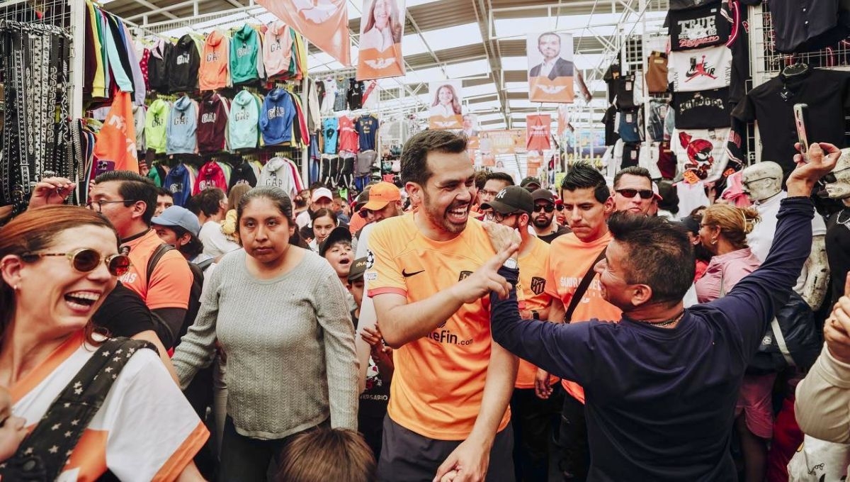 Aunque Jorge Álvarez Máynez es fan del Arsenal, portaba un jersey del Atlético de Madrid