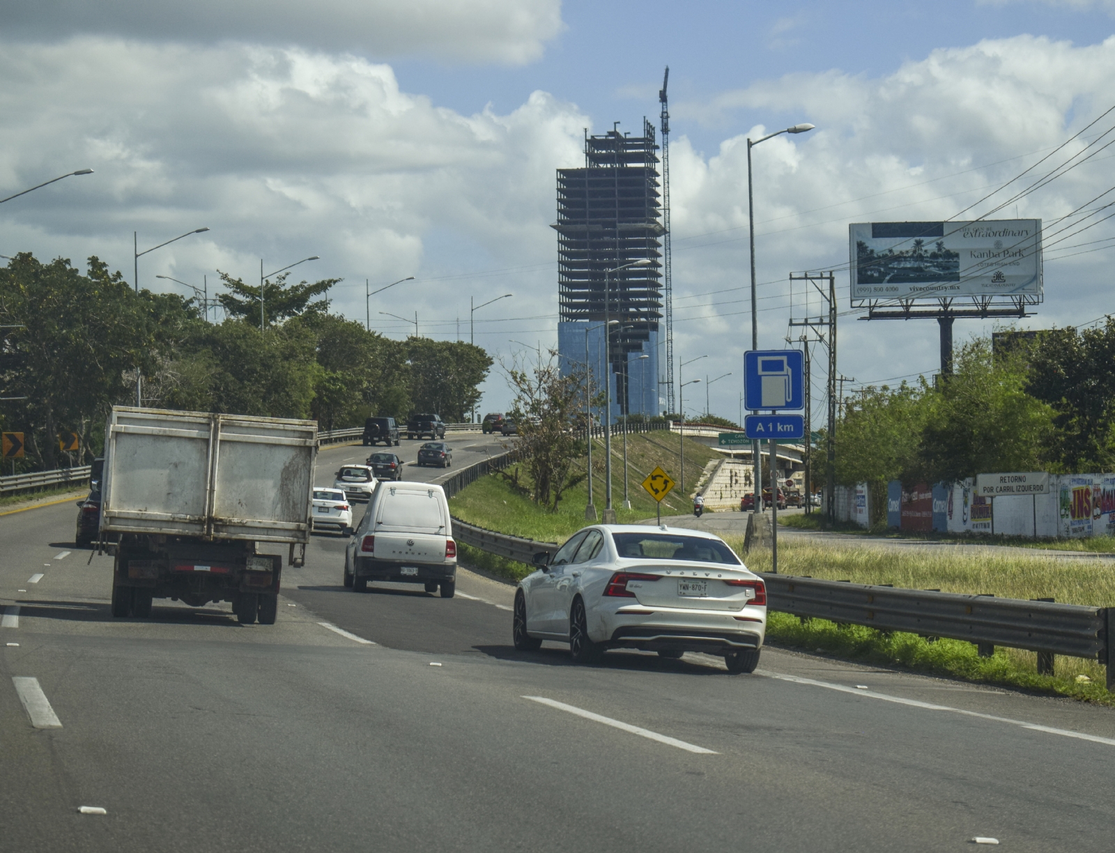 La SICT explicó que los trabajos en el Periférico de Mérida forman parte de un paquete que podría iniciarse el próximo año La SICT explicó que los trabajos en el Periférico de Mérida forman parte de un paquete que podría iniciarse el próximo año