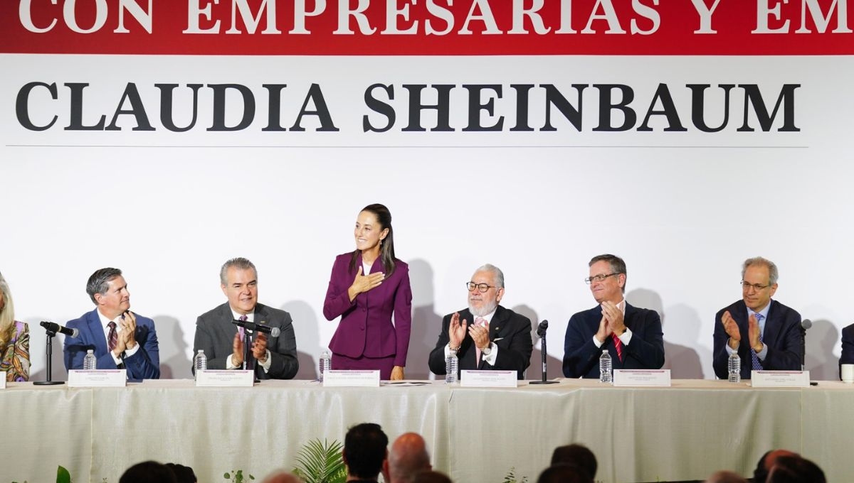 En un encuentro con empresarios mexicanos presentó sus estrategias enfocadas en sostener y mejorar el panorama económico del país