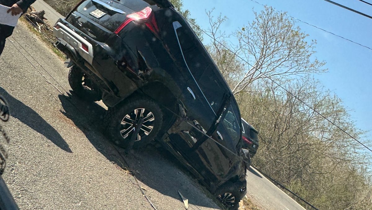 El conductor resultó ileso luego de caer en la hondonada frente a la Anáhuac de Mérida El conductor resultó ileso luego de caer en la hondonada frente a la Anáhuac de Mérida