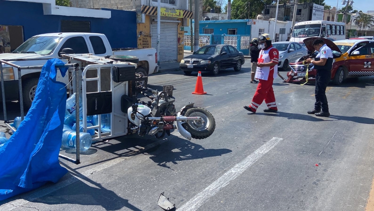 El taxista pertenece a la agrupación "Radio Taxi Águilas"