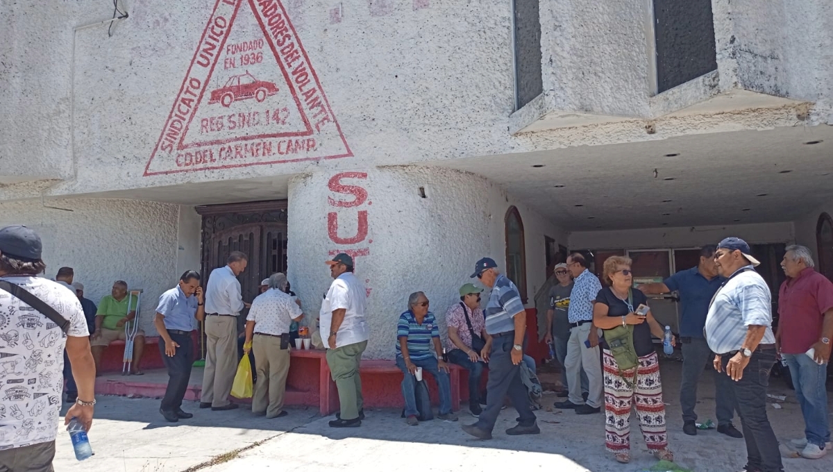 Taxistas de Ciudad del Carmen se reunieron previo a la entrega Taxistas de Ciudad del Carmen se reunieron previo a la entrega