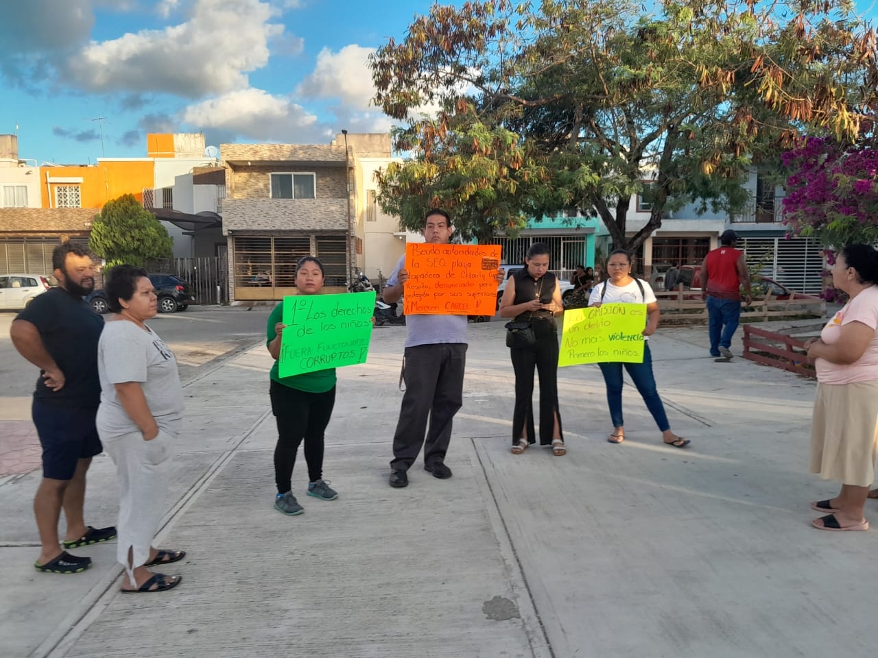 Padres aseguran que el maestro es violento y llega al plantel en Playa del Carmen con aliento alcohólico
