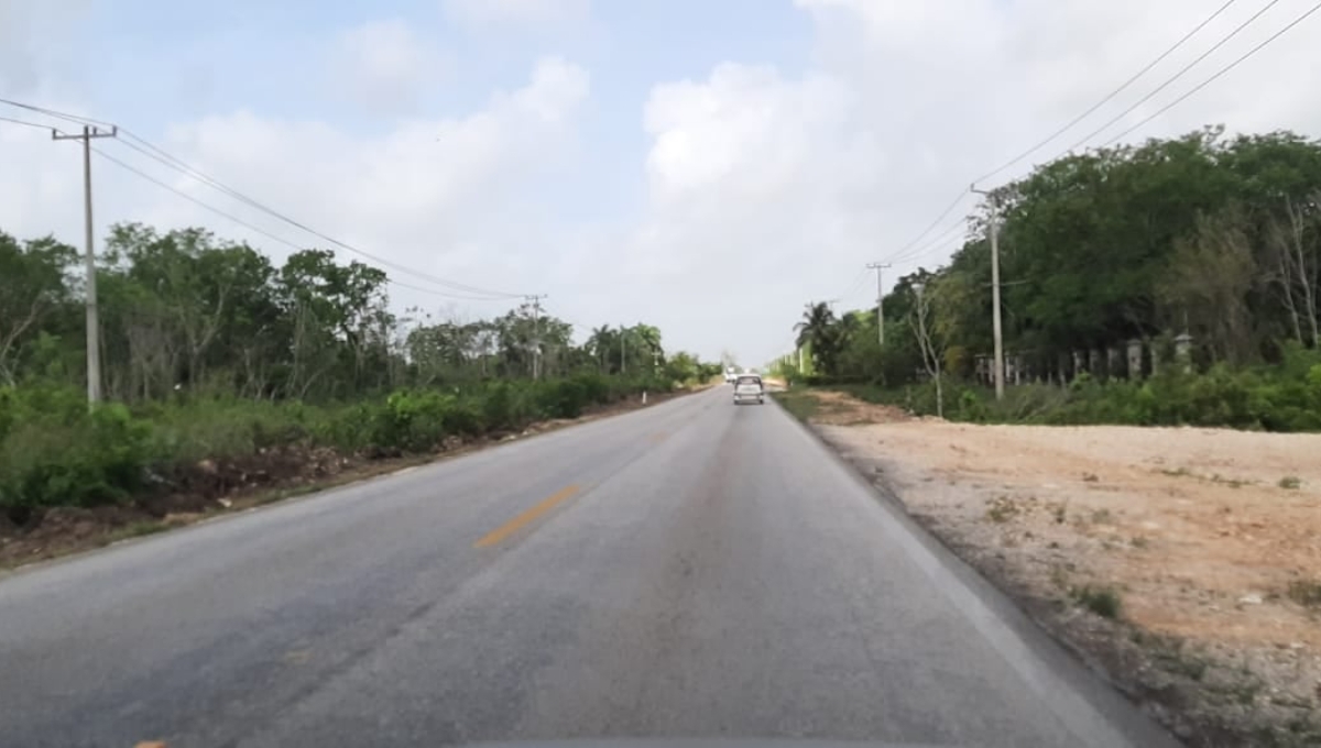 El cuerpo del hombre fue dejado en la vía Cancún-Leona Vicario presuntamente durante la madrugada