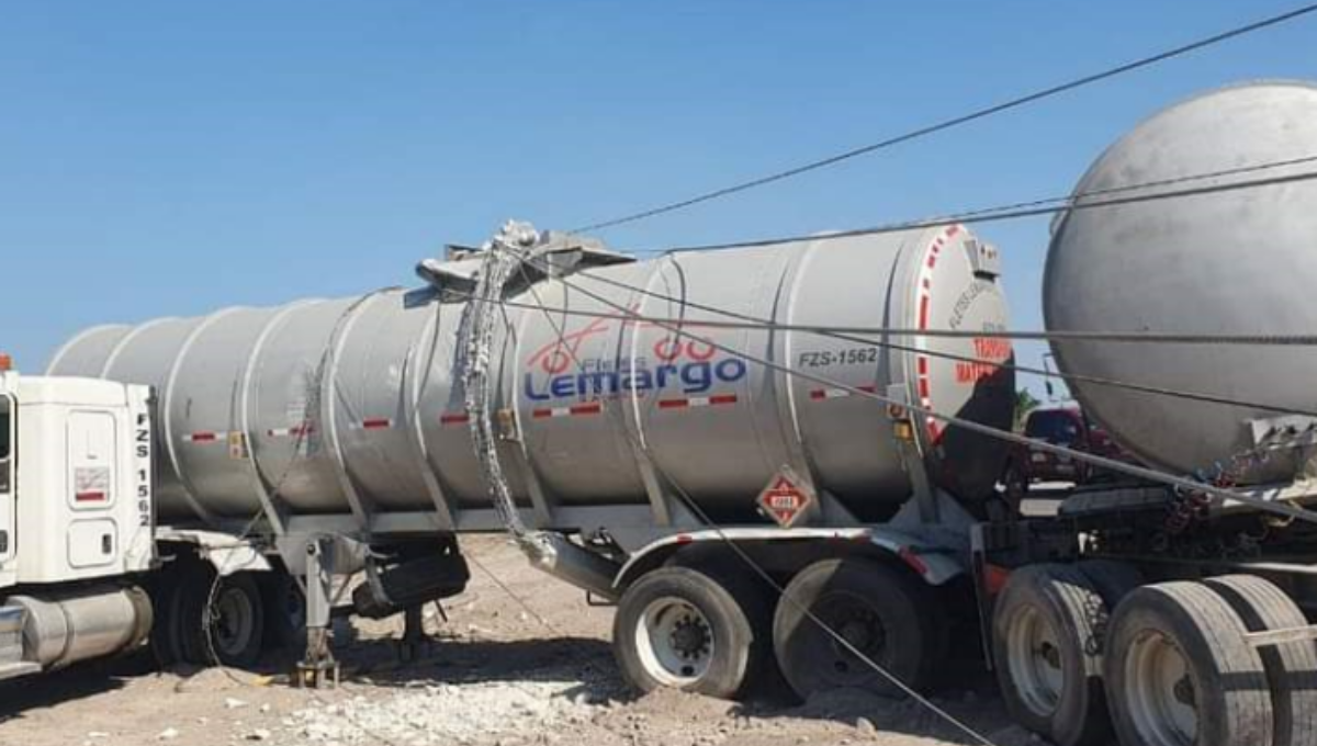 Debido al choque la población de Atasta se quedó sin energía eléctrica por varias horas Debido al choque la población de Atasta se quedó sin energía eléctrica por varias horas
