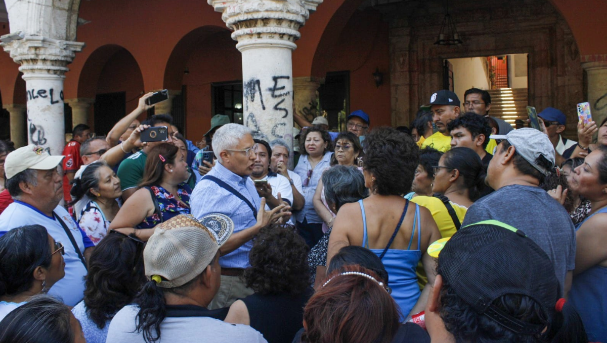 Comerciantes del "Mérida en Domingo" se mudan al parque de Santa Ana